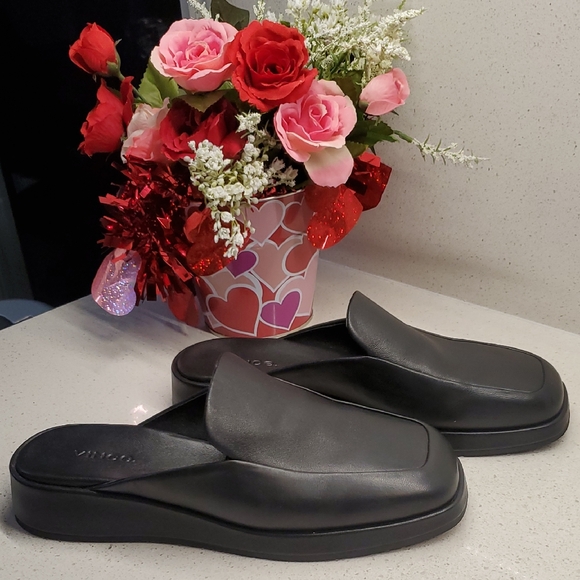 Vince Shoes - VINCE leather slip-in mules (sz 6)